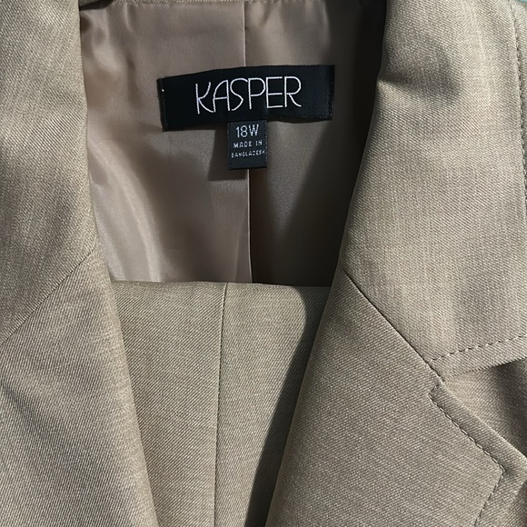 Jasper women’s suit jacket size 18 pants size 16 tan in color pants nwt - Picture 2 of 5